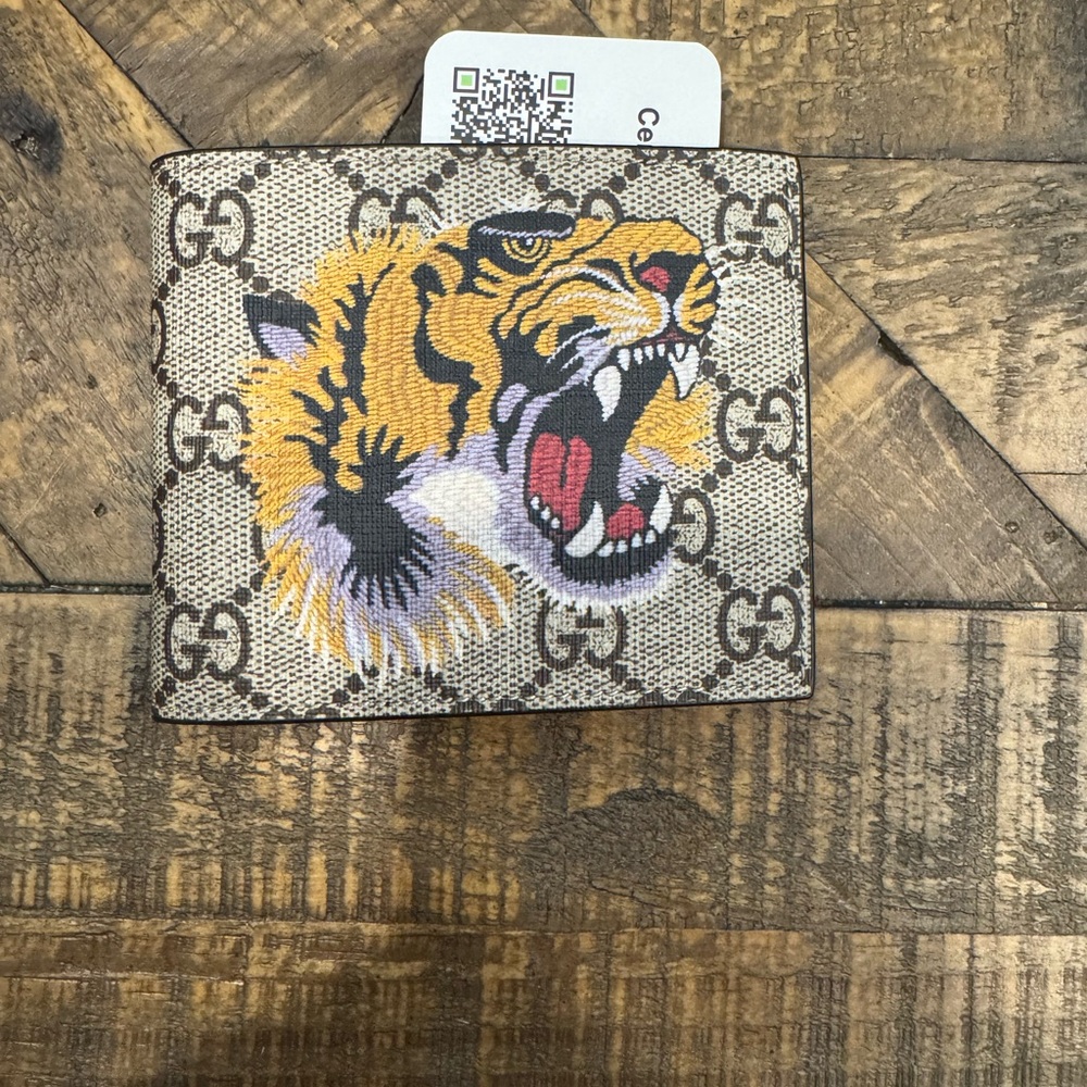 New Gucci Beige and Yellow Tiger Wallet with COA